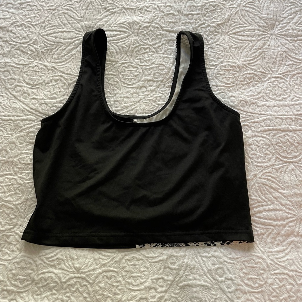 Crop top! - Picture 2 of 3